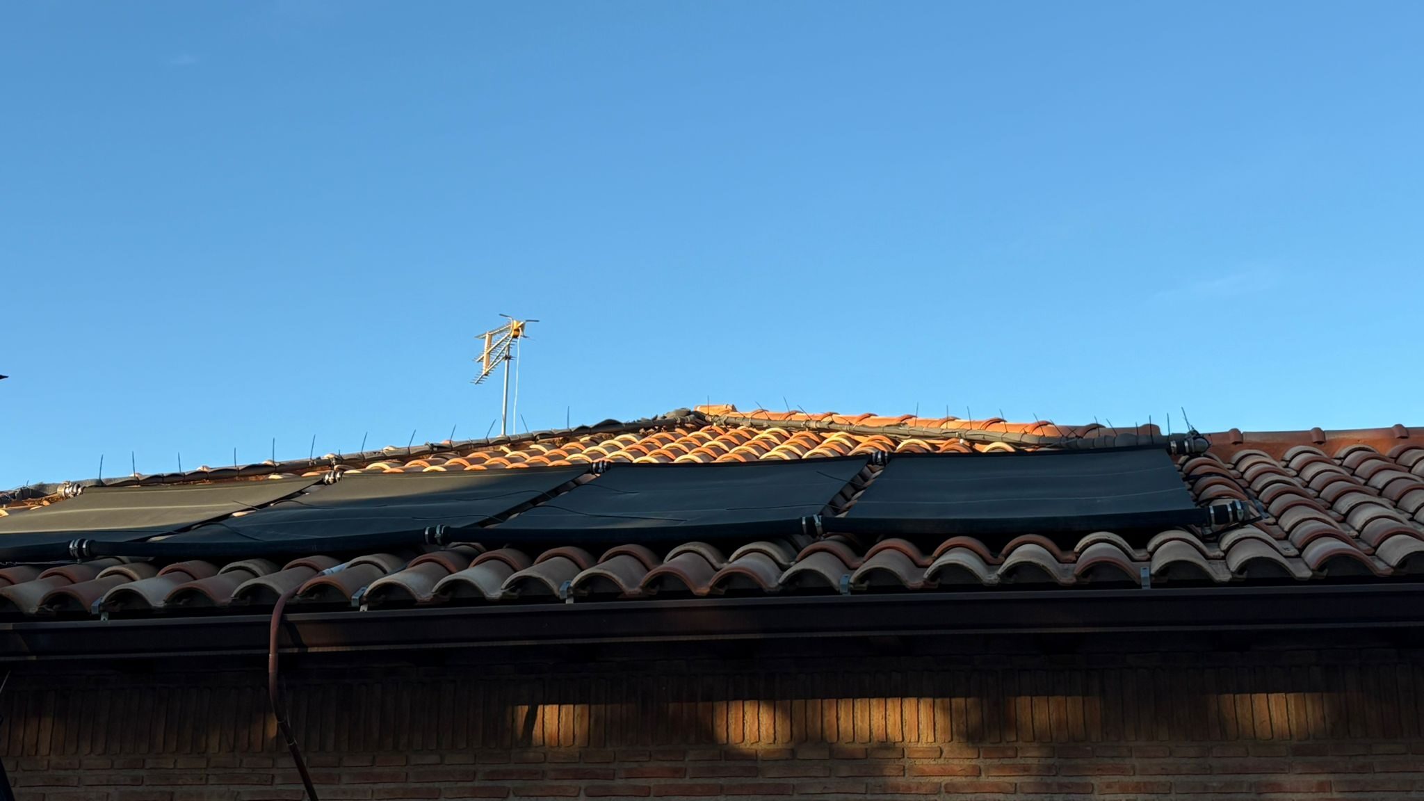 placas solares para climatizar la piscina 