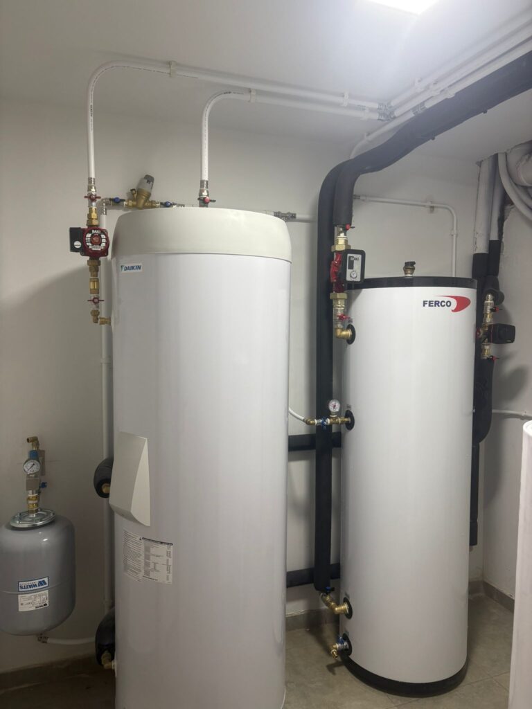 Sistema de aerotermia para calefacción y agua caliente sanitaria